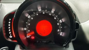 TOYOTA AYGO 1.0 VVT-i x-play Hatchback 5dr Petrol x-shift Euro 6 (Safety Sen