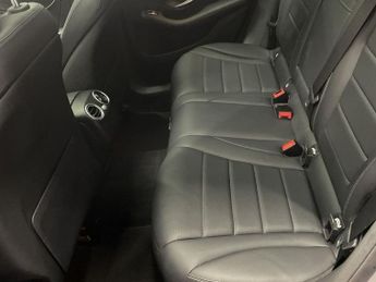 MERCEDES-BENZ GLC 2.0 GLC250 AMG Line (Premium) SUV 5dr Petrol G-Tronic+ 4MATIC Eu