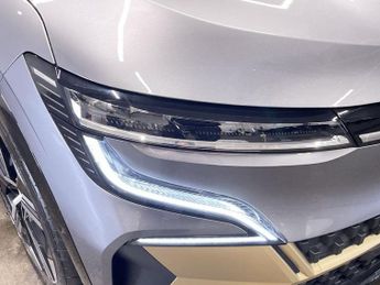 RENAULT MEGANE E-TECH 60kWh iconic Hatchback 5dr Electric Auto (optimum charge) (220 p