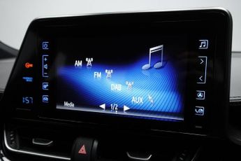 TOYOTA C-HR 1.8 VVT-h Icon SUV 5dr Petrol Hybrid CVT Euro 6 (s/s) (122 ps)