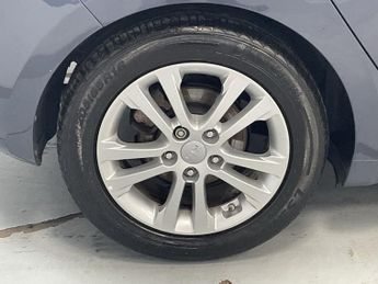 KIA CEED 1.6 CRDi EcoDynamics 2 Hatchback 5dr Diesel Manual Euro 5 (s/s) 