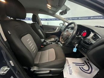 KIA CEED 1.6 CRDi EcoDynamics 2 Hatchback 5dr Diesel Manual Euro 5 (s/s) 
