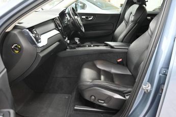 VOLVO XC60 2.0 T5 Momentum SUV 5dr Petrol Auto AWD Euro 6 (s/s) (250 ps)
