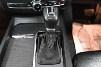 VOLVO XC60 2.0 T5 Momentum SUV 5dr Petrol Auto AWD Euro 6 (s/s) (250 ps)