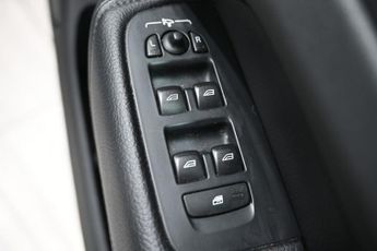 VOLVO XC60 2.0 T5 Momentum SUV 5dr Petrol Auto AWD Euro 6 (s/s) (250 ps)