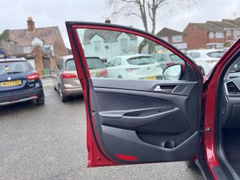 HYUNDAI TUCSON 1.7 CRDi Blue Drive Premium SUV 5dr Diesel DCT Euro 6 (s/s) (141