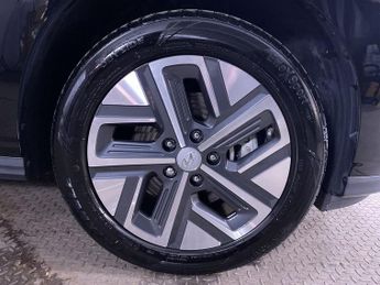 HYUNDAI KONA 39kWh Premium SUV 5dr Electric Auto (10.5kW Charger) (136 ps)