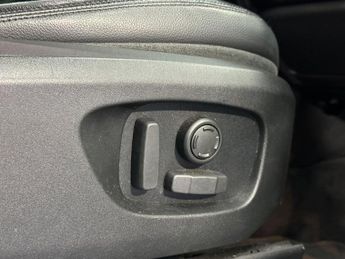 LAND ROVER DISCOVERY SPORT 2.0 TD4 HSE SUV 5dr Diesel Auto 4WD Euro 6 (s/s) (180 ps)