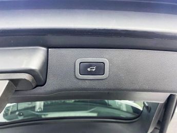 JAGUAR XF 2.0i Portfolio GPF Sportbrake 5dr Petrol Auto Euro 6 (s/s) (250 