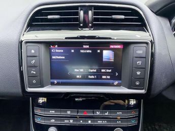 JAGUAR XE 2.0i Prestige Saloon 4dr Petrol Auto Euro 6 (s/s) (200 ps)