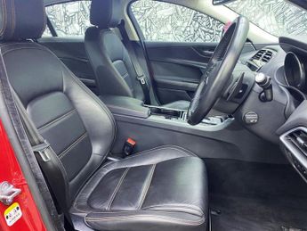 JAGUAR XE 2.0i Prestige Saloon 4dr Petrol Auto Euro 6 (s/s) (200 ps)