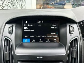 FORD FOCUS 1.0T EcoBoost Zetec Edition Hatchback 5dr Petrol Auto Euro 6 (s/