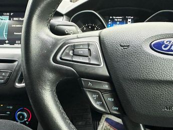 FORD FOCUS 1.0T EcoBoost Zetec Edition Hatchback 5dr Petrol Auto Euro 6 (s/