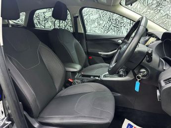 FORD FOCUS 1.0T EcoBoost Zetec Edition Hatchback 5dr Petrol Auto Euro 6 (s/