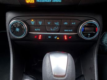 FORD FIESTA 1.0T EcoBoost Titanium Hatchback 5dr Petrol Auto 