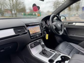 VOLKSWAGEN TOUAREG 3.0 TDI V6 BlueMotion Tech Altitude SUV 5dr Diesel Tiptronic 4WD