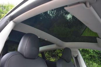 TESLA Model 3 (Dual Motor) Long Range Saloon 4dr Electric Auto 4WDE (346 ps)