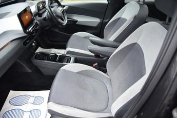 VOLKSWAGEN ID.3 Pro Performance 58kWh Family Hatchback 5dr Electric Auto (204 ps