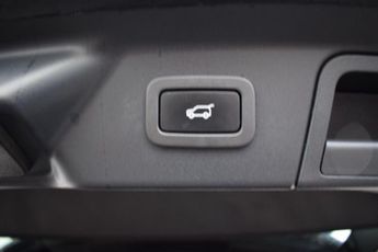 LAND ROVER RANGE ROVER VELAR 2.0 D200 MHEV R-Dynamic HSE SUV 5dr Diesel Auto 4WD Euro 6 (s/s)