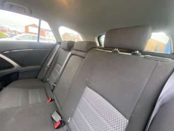 TOYOTA AVENSIS 2.0 D-4D Select Tourer 5dr Diesel Manual Euro 5 (126 ps)