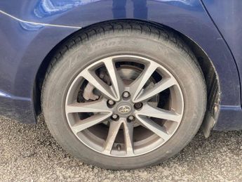 TOYOTA AVENSIS 2.0 D-4D Select Tourer 5dr Diesel Manual Euro 5 (126 ps)