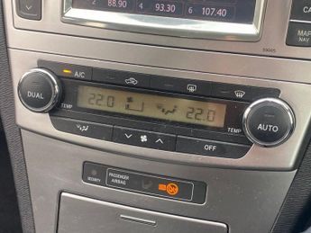 TOYOTA AVENSIS 2.0 D-4D Select Tourer 5dr Diesel Manual Euro 5 (126 ps)