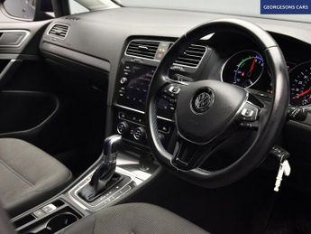 VOLKSWAGEN E-GOLF 35.8kWh e-Golf Hatchback 5dr Electric Auto (136 ps)