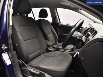 VOLKSWAGEN E-GOLF 35.8kWh e-Golf Hatchback 5dr Electric Auto (136 ps)