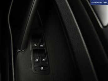 VOLKSWAGEN E-GOLF 35.8kWh e-Golf Hatchback 5dr Electric Auto (136 ps)