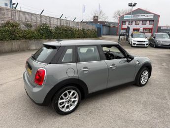 MINI HATCH 1.5 Cooper Hatchback 5dr Petrol Auto Euro 6-Factory Extras Worth