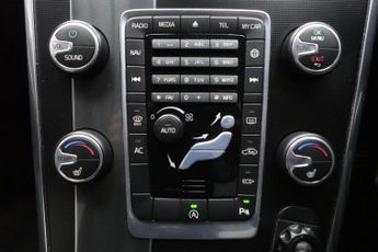 VOLVO XC60 2.0 D4 R-Design Nav SUV 5dr Diesel Auto Euro 6 (s/s) (190 ps)