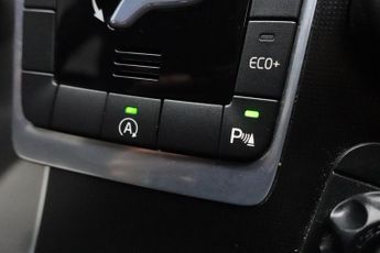 VOLVO XC60 2.0 D4 R-Design Nav SUV 5dr Diesel Auto Euro 6 (s/s) (190 ps)