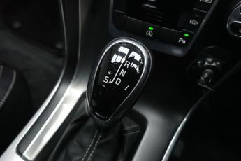 VOLVO XC60 2.0 D4 R-Design Nav SUV 5dr Diesel Auto Euro 6 (s/s) (190 ps)