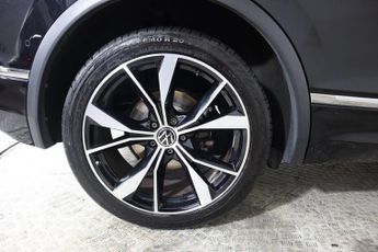 VOLKSWAGEN TIGUAN 2.0 TDI R-Line DSG Euro 6 (s/s) 5dr