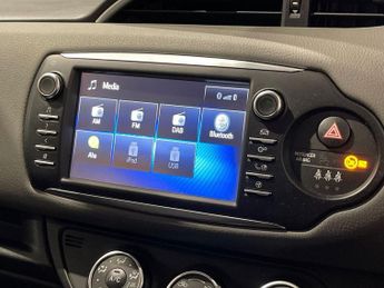 TOYOTA YARIS 1.5 VVT-i Icon Tech Hatchback 5dr Petrol CVT Euro 6 (111 ps)