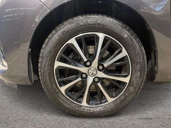 TOYOTA YARIS 1.5 VVT-i Icon Tech Hatchback 5dr Petrol CVT Euro 6 (111 ps)