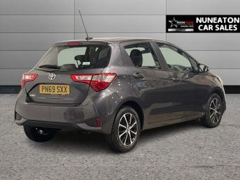 TOYOTA YARIS 1.5 VVT-i Icon Tech Hatchback 5dr Petrol CVT Euro 6 (111 ps)