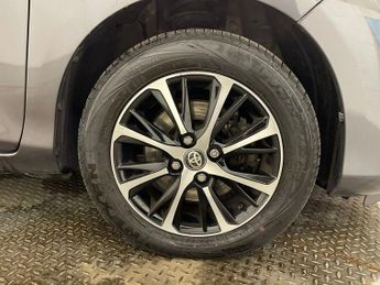 TOYOTA YARIS 1.5 VVT-i Icon Tech Hatchback 5dr Petrol CVT Euro 6 (111 ps)