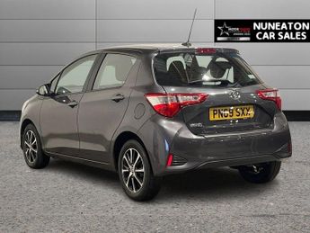 TOYOTA YARIS 1.5 VVT-i Icon Tech Hatchback 5dr Petrol CVT Euro 6 (111 ps)