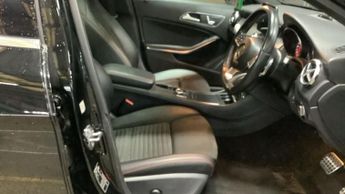 MERCEDES-BENZ GLA 2.0 GLA250 AMG Line (Premium Plus) SUV 5dr Petrol 7G-DCT 4MATIC 