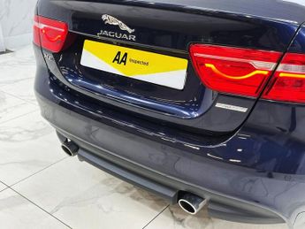 JAGUAR XE 2.0d Portfolio Saloon 4dr Diesel Auto AWD Euro 6 (s/s) (180 ps)