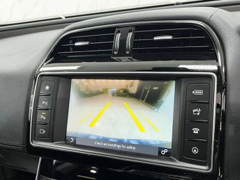 JAGUAR XE 2.0d Portfolio Saloon 4dr Diesel Auto AWD Euro 6 (s/s) (180 ps)