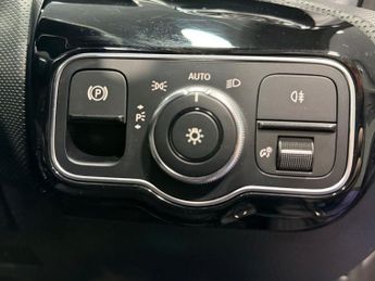 MERCEDES-BENZ A-CLASS 1.5 A180d AMG Line (Premium Plus) Saloon 4dr Diesel 7G-DCT Euro 