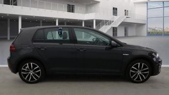 VOLKSWAGEN E-GOLF 35.8kWh e-Golf Hatchback 5dr Electric Auto (136 ps)