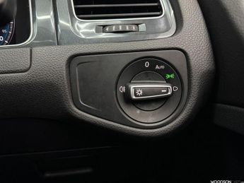 VOLKSWAGEN E-GOLF 35.8kWh e-Golf Hatchback 5dr Electric Auto (136 ps)