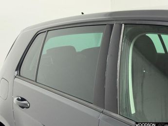 VOLKSWAGEN E-GOLF 35.8kWh e-Golf Hatchback 5dr Electric Auto (136 ps)