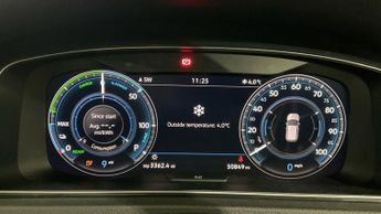 VOLKSWAGEN E-GOLF 35.8kWh e-Golf Hatchback 5dr Electric Auto (136 ps)