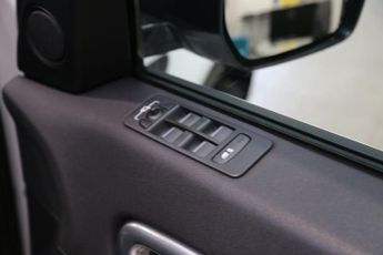 LAND ROVER DISCOVERY SPORT 2.0 TD4 HSE Black SUV 5dr Diesel Auto 4WD Euro 6 (s/s) (180 ps)