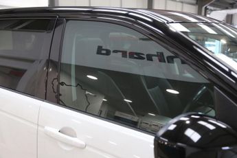 LAND ROVER DISCOVERY SPORT 2.0 TD4 HSE Black SUV 5dr Diesel Auto 4WD Euro 6 (s/s) (180 ps)