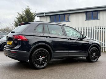 VOLKSWAGEN TIGUAN 2.0 TDI BlueMotion Tech SE Navigation SUV 5dr Diesel DSG 4Motion